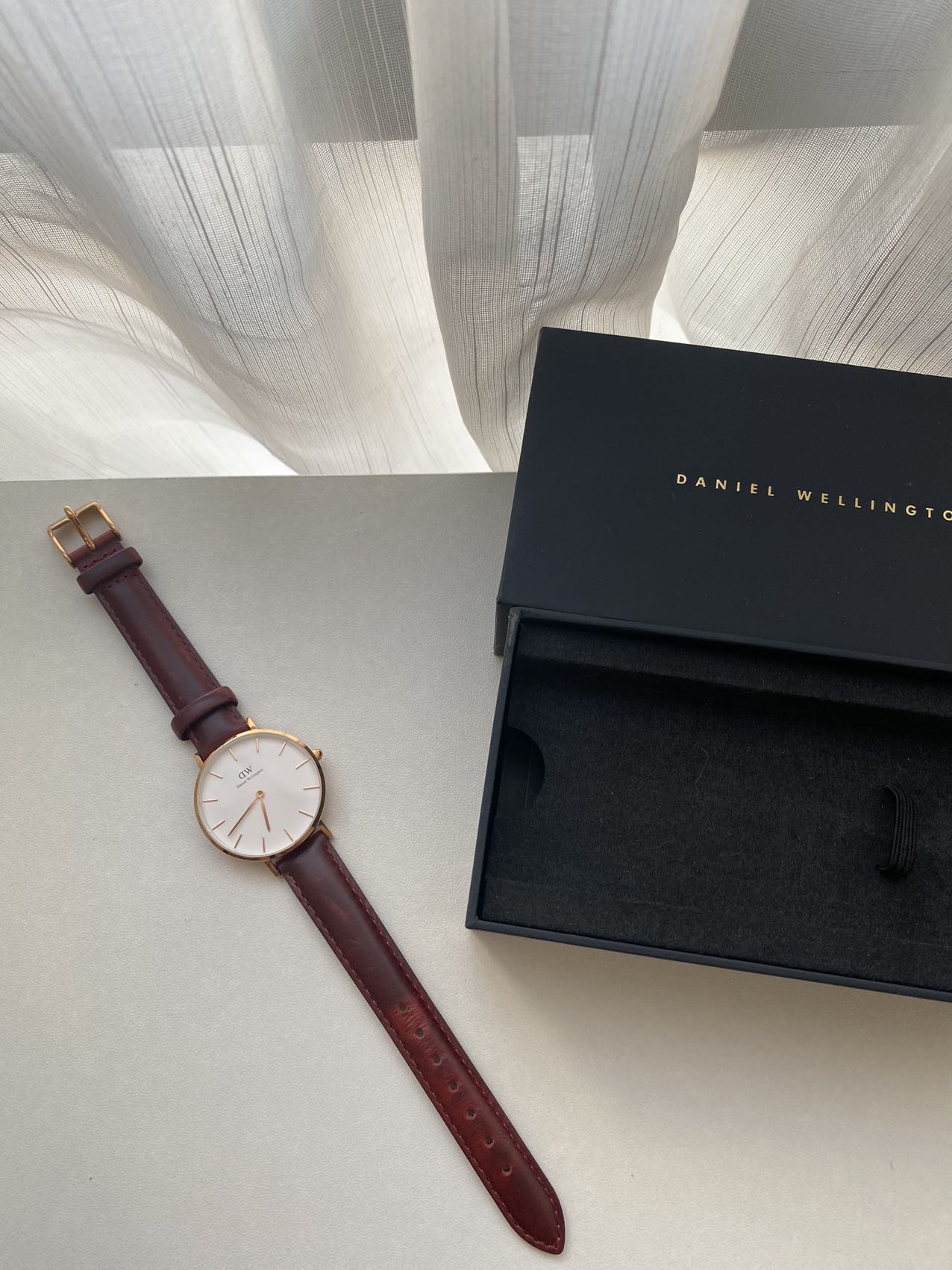 Daniel Wellington 32mm红色皮带石英表