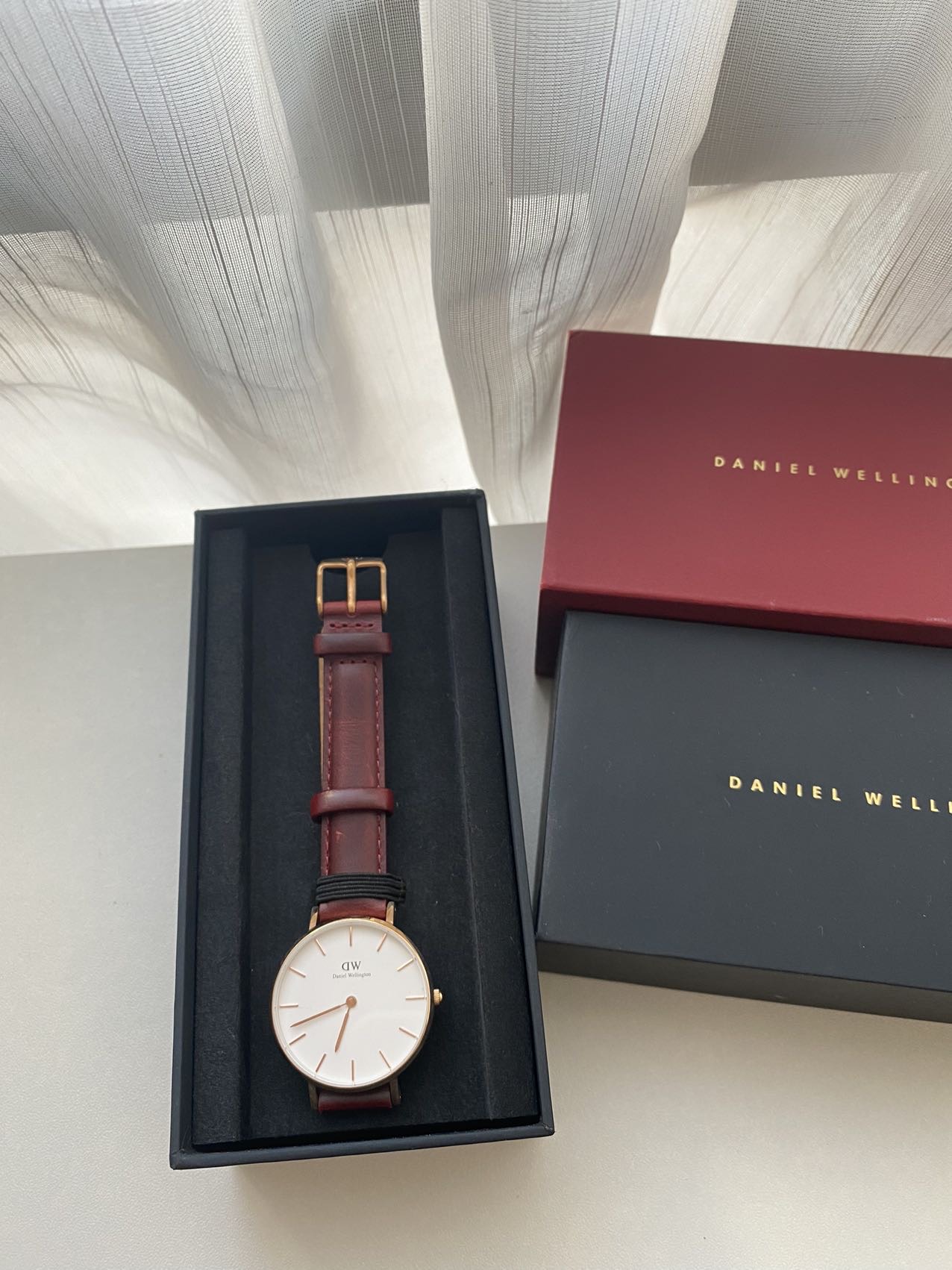 Daniel Wellington 32mm红色皮带石英表