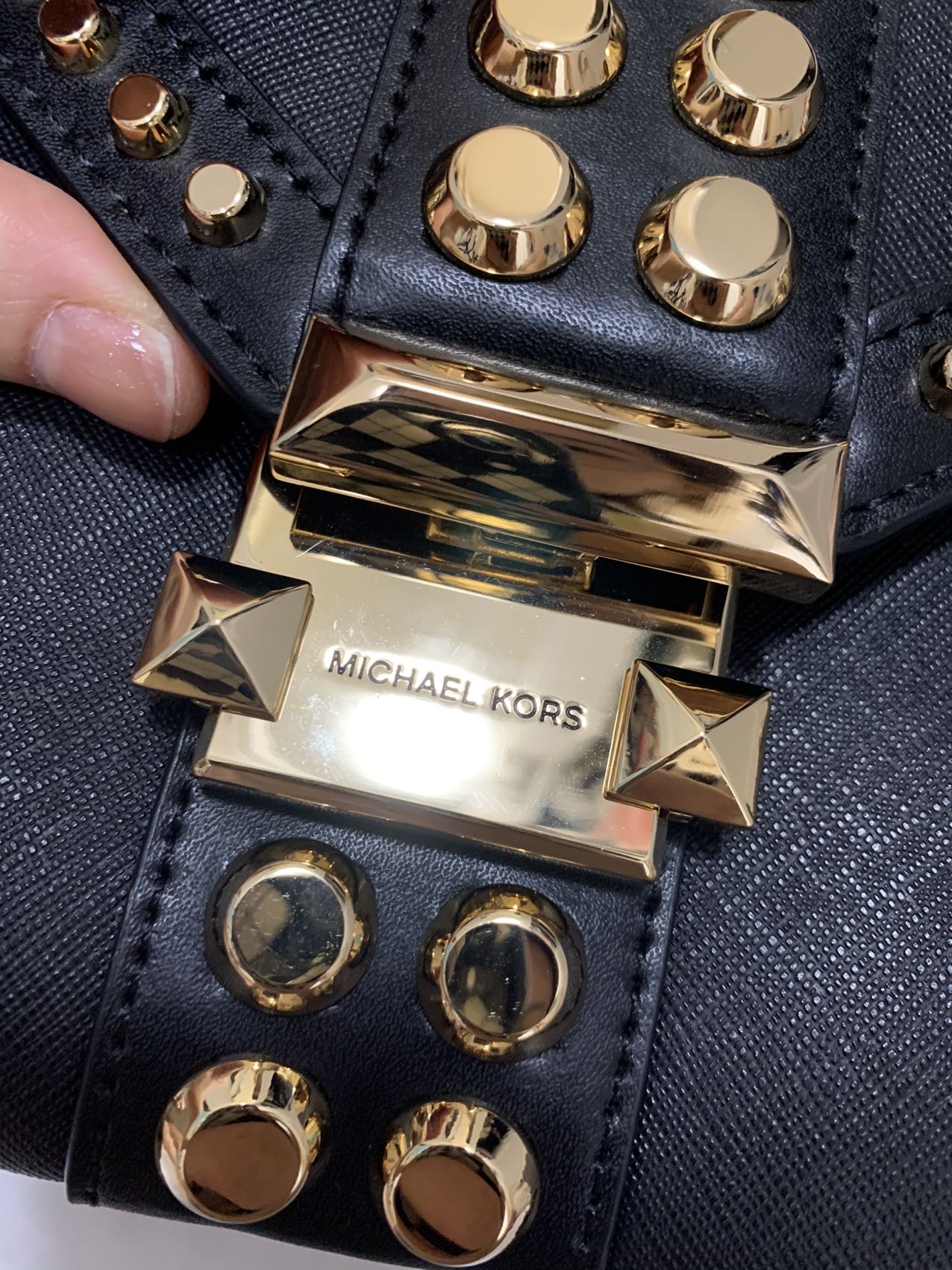 michael kors卯釘信封手袋