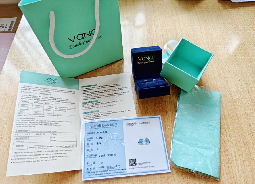 全新18k金耳钉全套送一堆