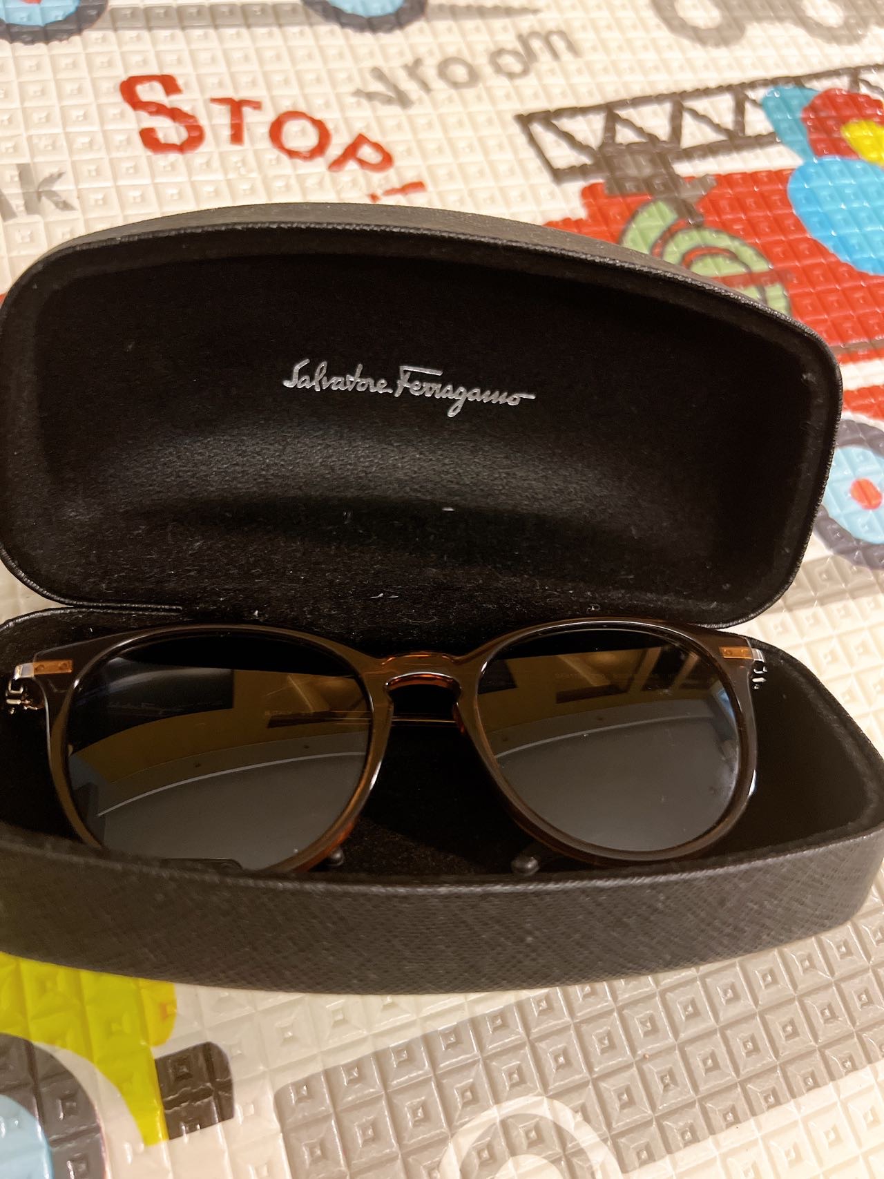 Salvatore Ferragamo墨镜墨绿色