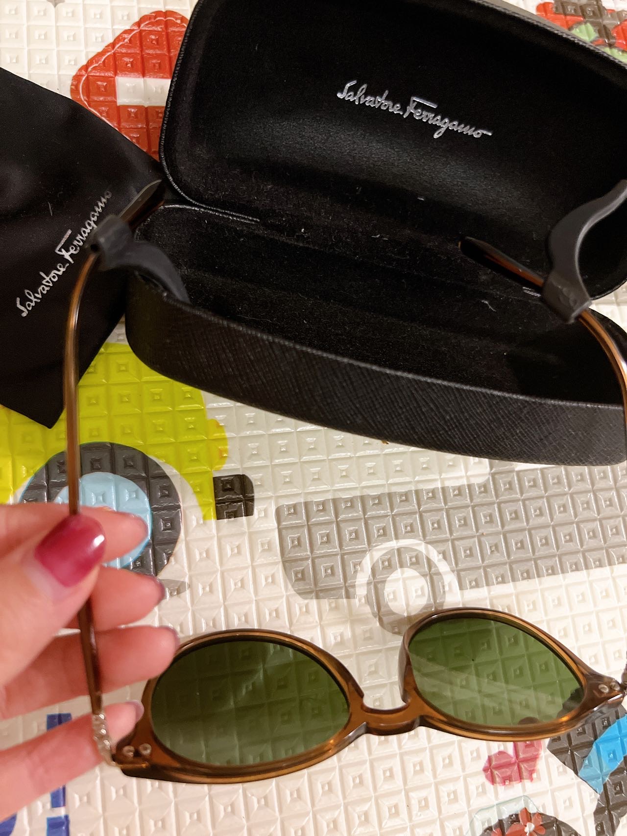 Salvatore Ferragamo墨镜墨绿色