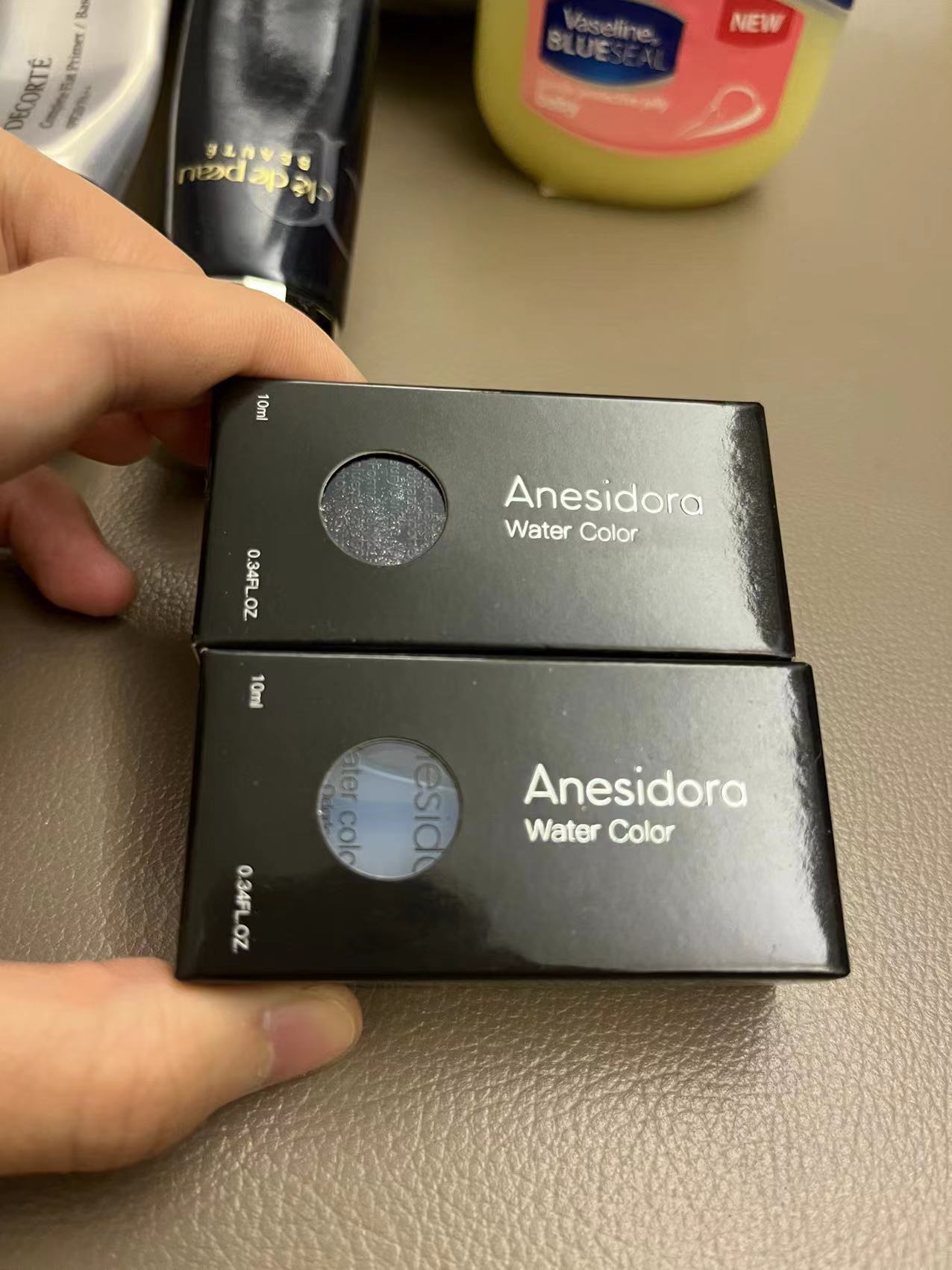 指甲油 爽肤水 卸妆湿巾 棉签 凡士林 妆前隔离