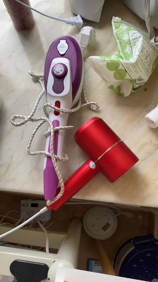 低价清熨斗水壶电吹风台灯等日用品