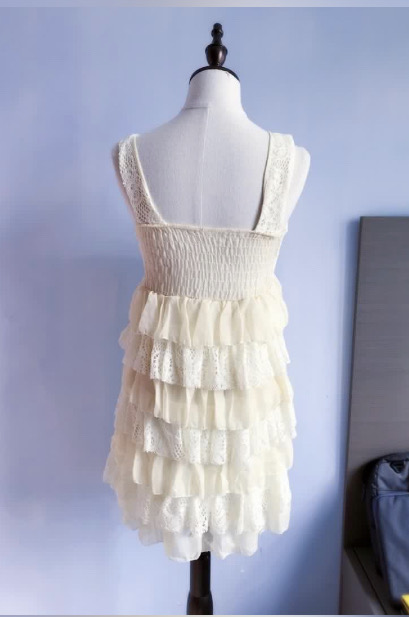 蕾絲滾邊吊帶縷空多層連衣裙