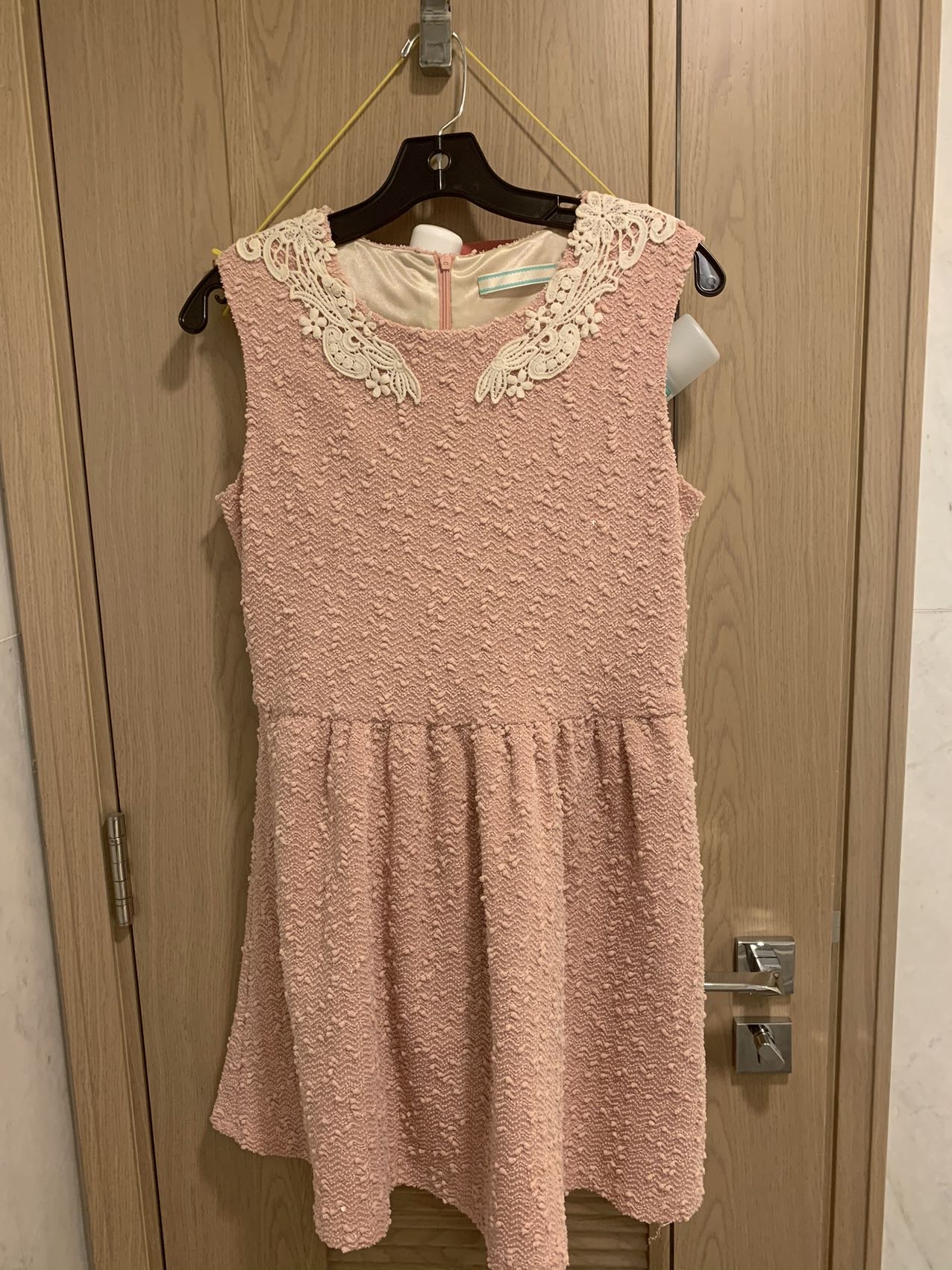 一折甩卖9成新衣服