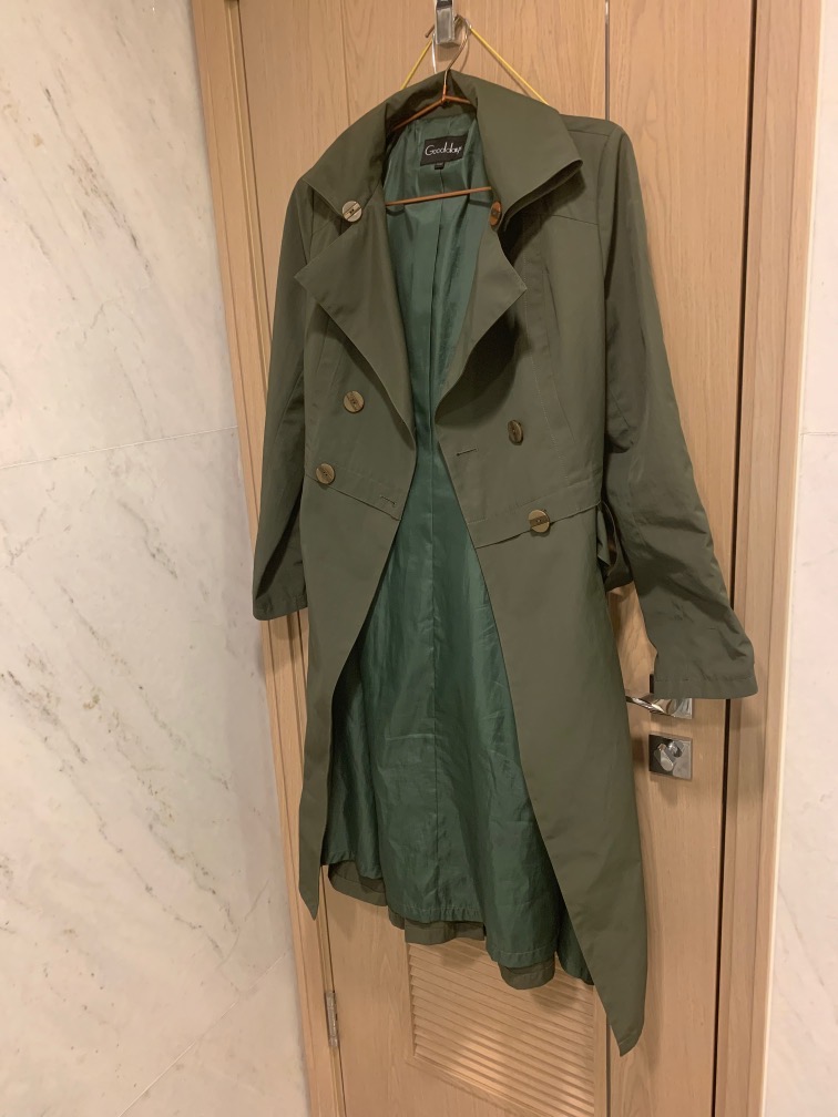 一折甩卖9成新衣服