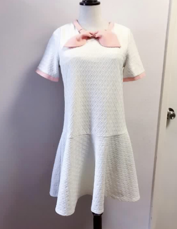 JONI 粉橙色蝴蝶結壓紋魚尾裙連身裙 DRESS (SIZE M)