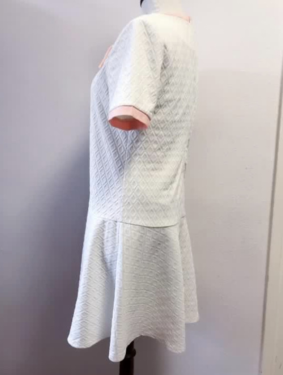 JONI 粉橙色蝴蝶結壓紋魚尾裙連身裙 DRESS (SIZE M)