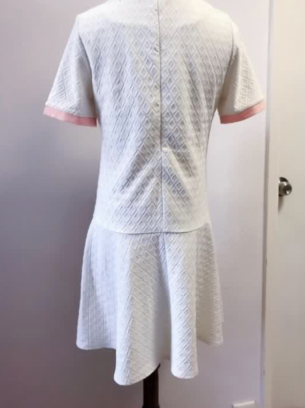 JONI 粉橙色蝴蝶結壓紋魚尾裙連身裙 DRESS (SIZE M)