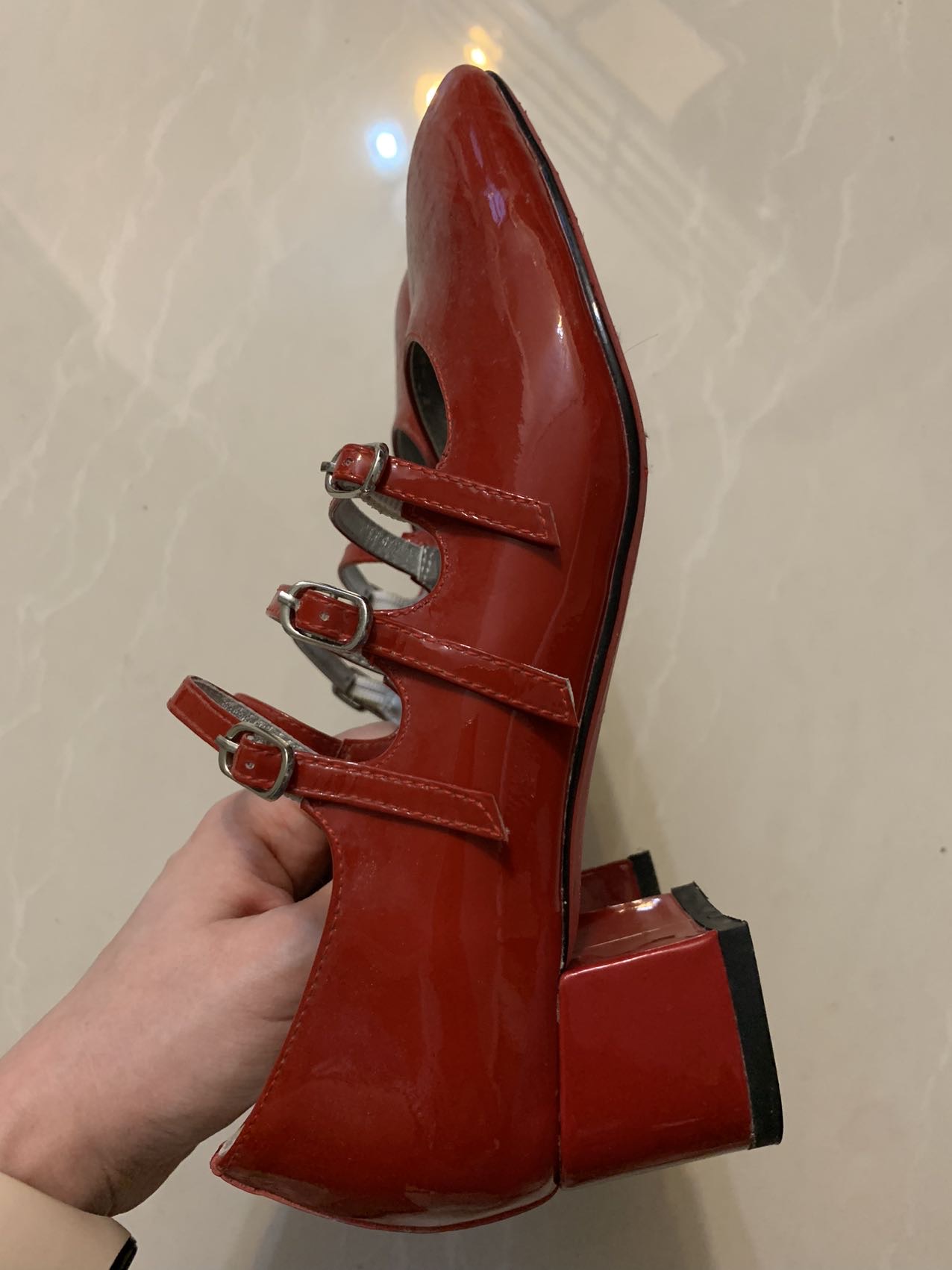 红色玛丽珍中跟鞋