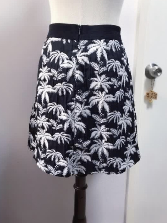 棕櫚樹鬆緊腰修身傘裙半截裙(size M)