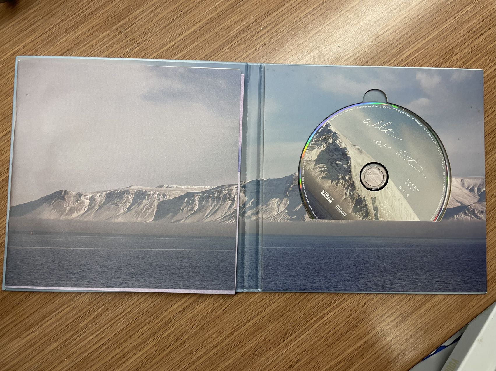 【出】周柏豪  Chau Pakho- All about love关于爱 CD+歌词本，有海报送