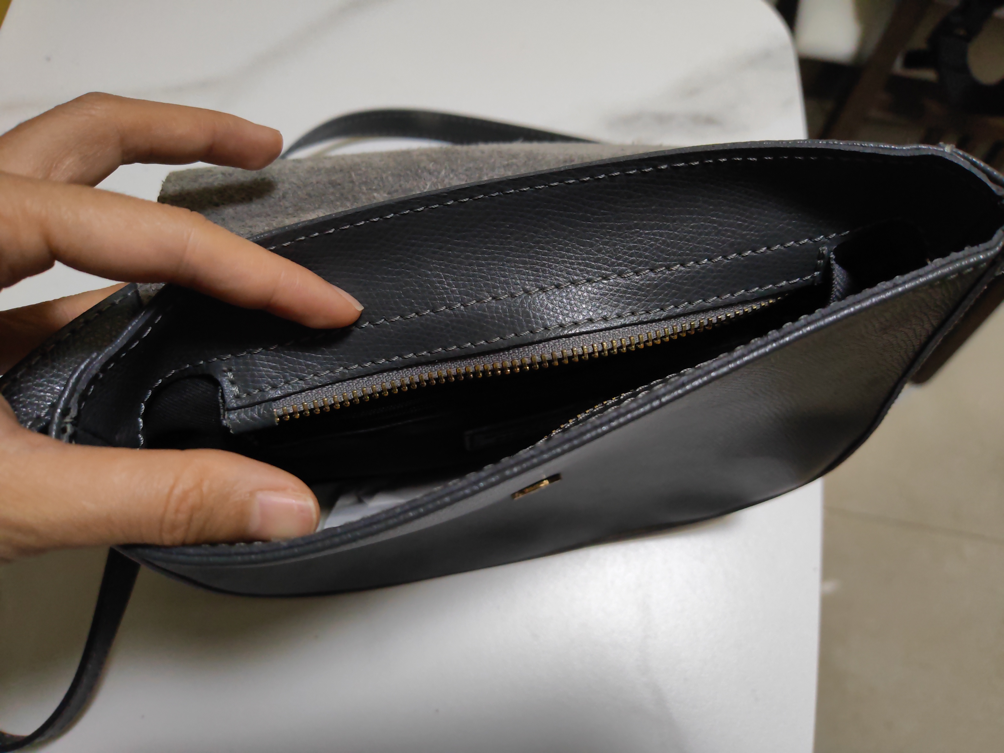 全牛皮单肩背包