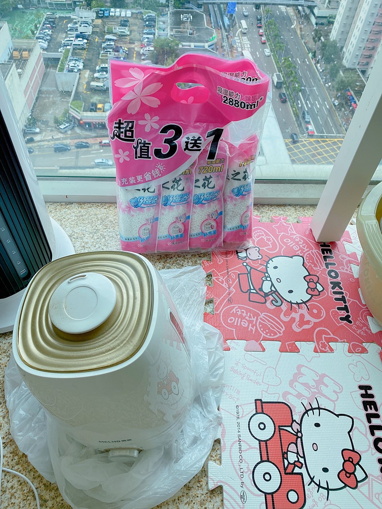 插线板、拉蒜器、坐垫、加湿器、杂物