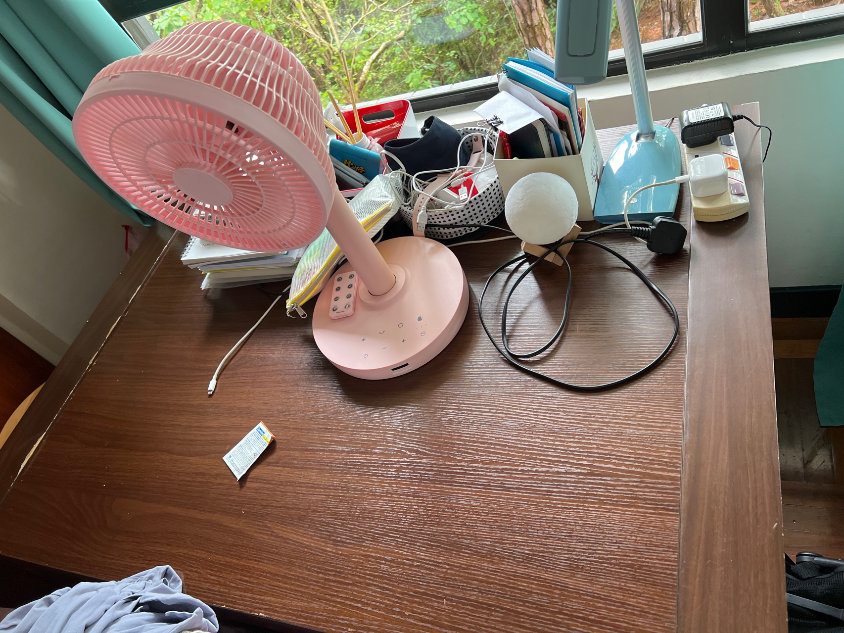 八斗柜和伸缩餐书桌