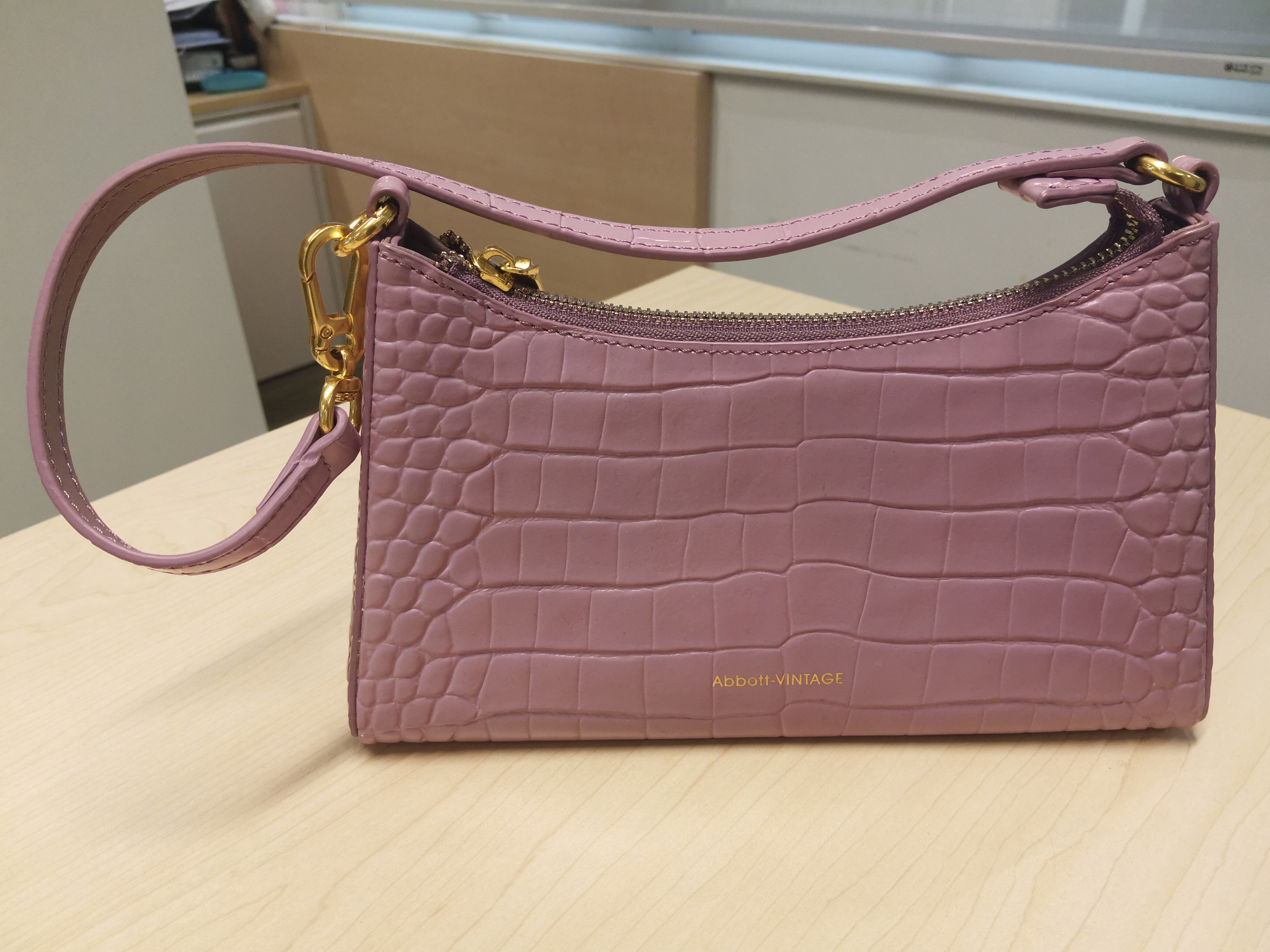 马卡龙淡紫色腋下包