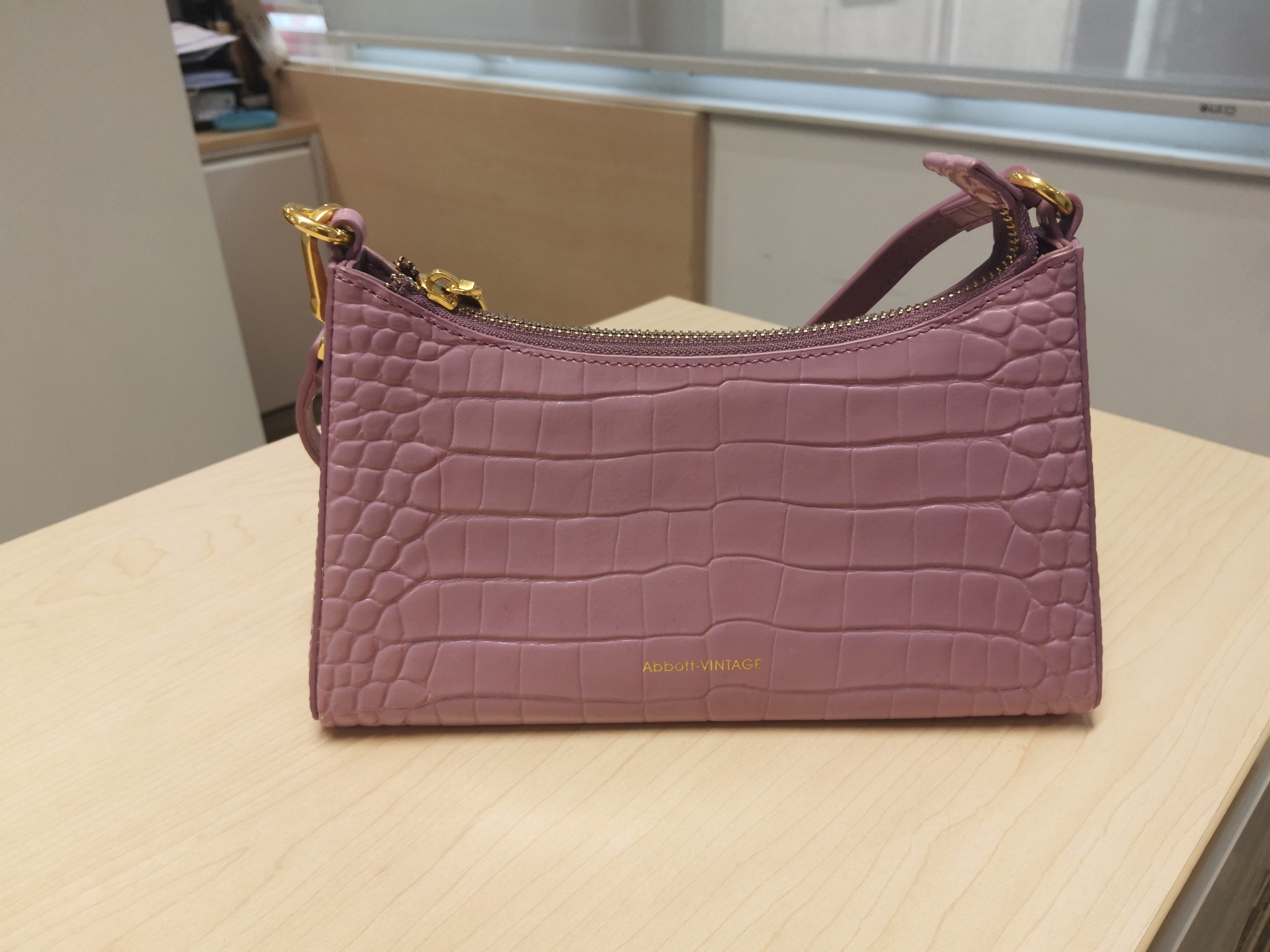 马卡龙淡紫色腋下包