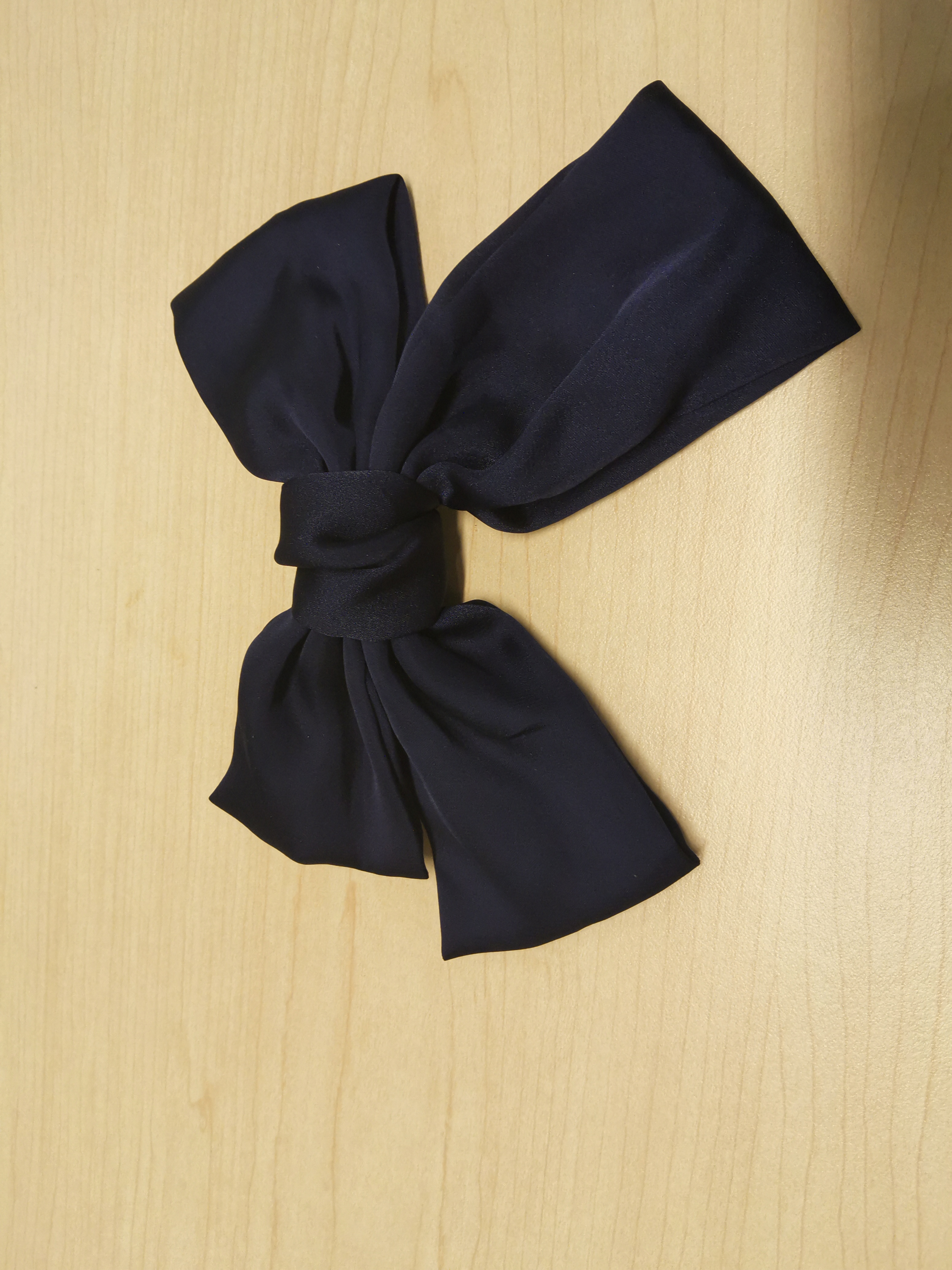 深蓝色蝴蝶发夹