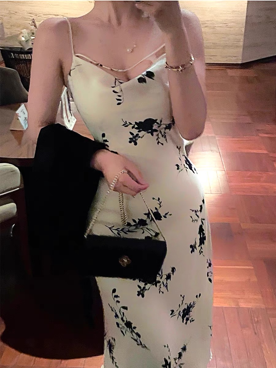 林关关 高级感法式吊带裙女夏缎面设计感小众外穿气质碎花连衣裙