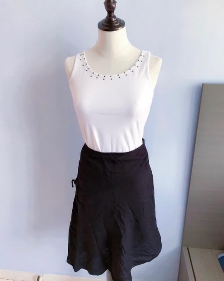 Pe:tite 鍋釘圓領淨色背心vest (SIZE m)