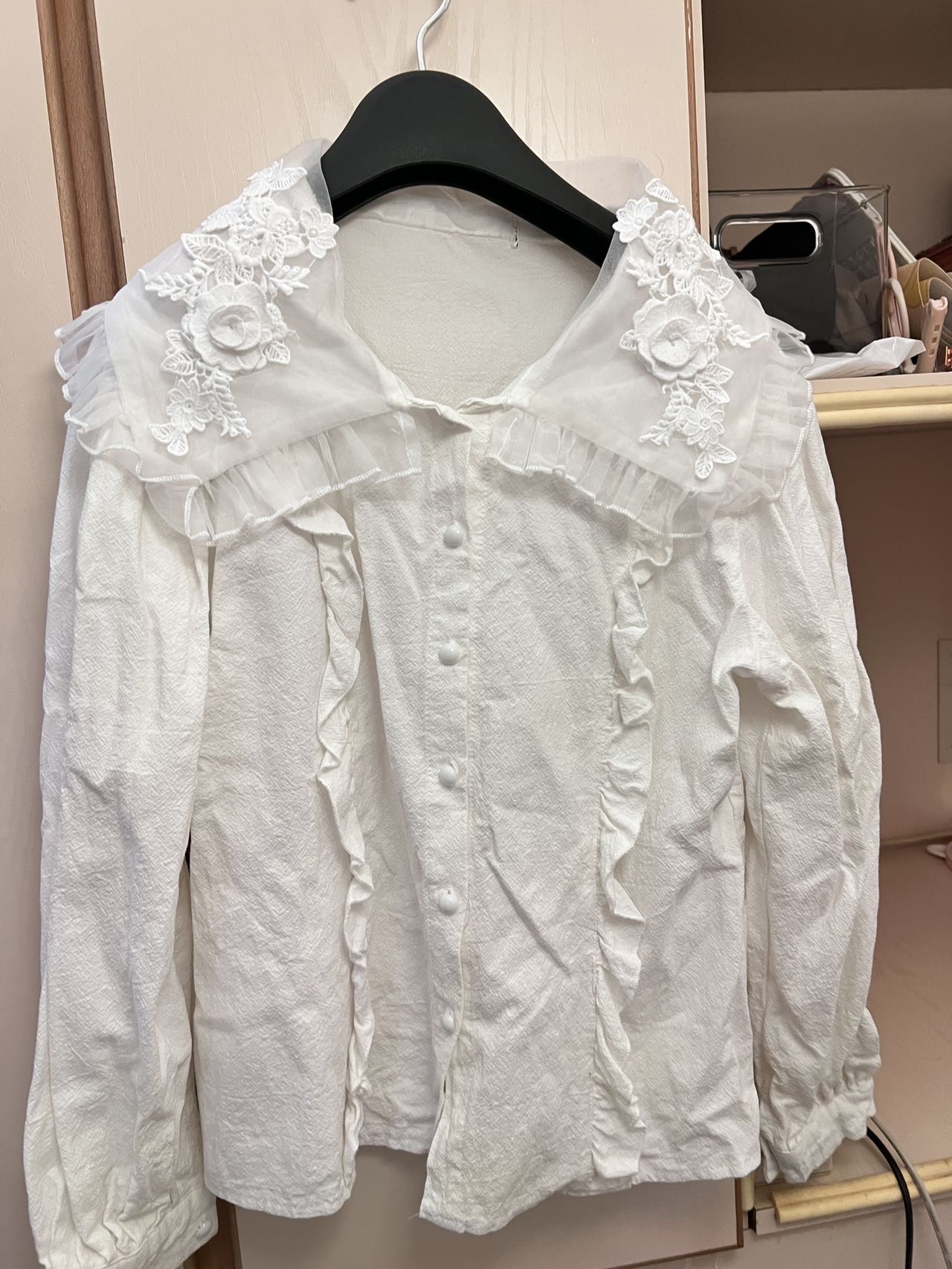 纯色简约木耳边蕾丝系扣娃娃领衬衫女上衣