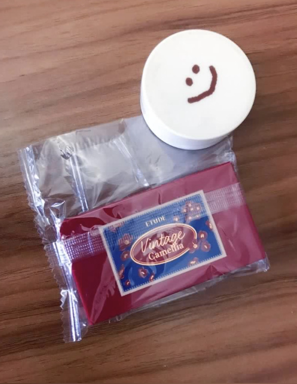 ETUDE HOUSE 復古山茶花六色眼影 +INNISFREE 礦物控油蜜粉