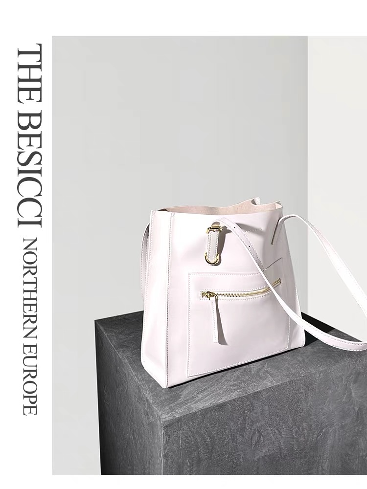 全新白色单肩包