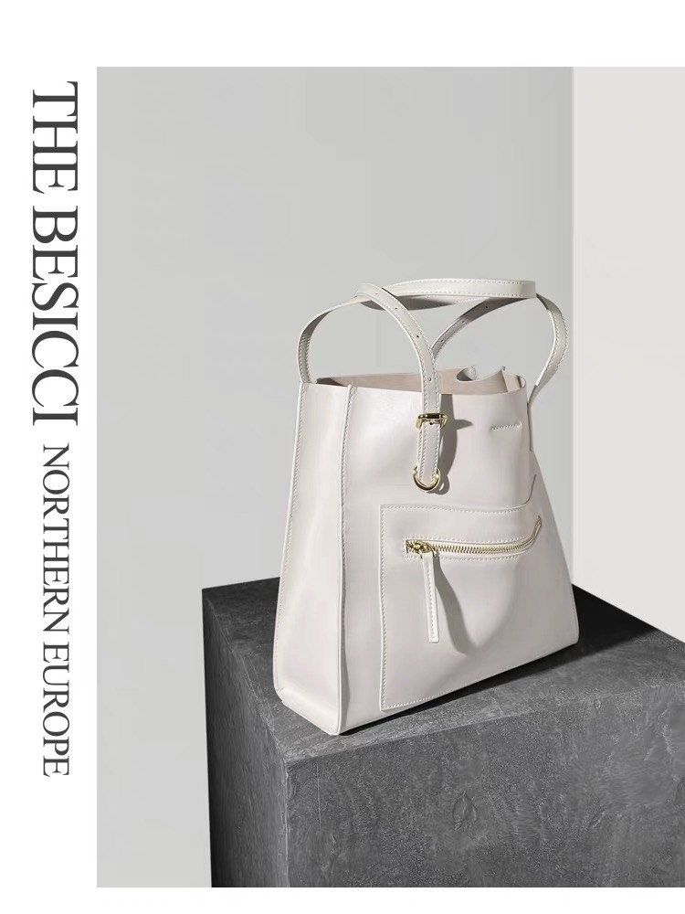 全新白色单肩包