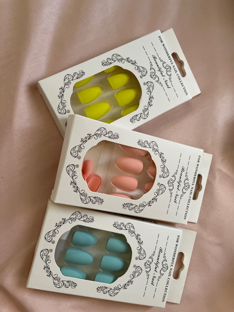 美甲甲片 加胶水