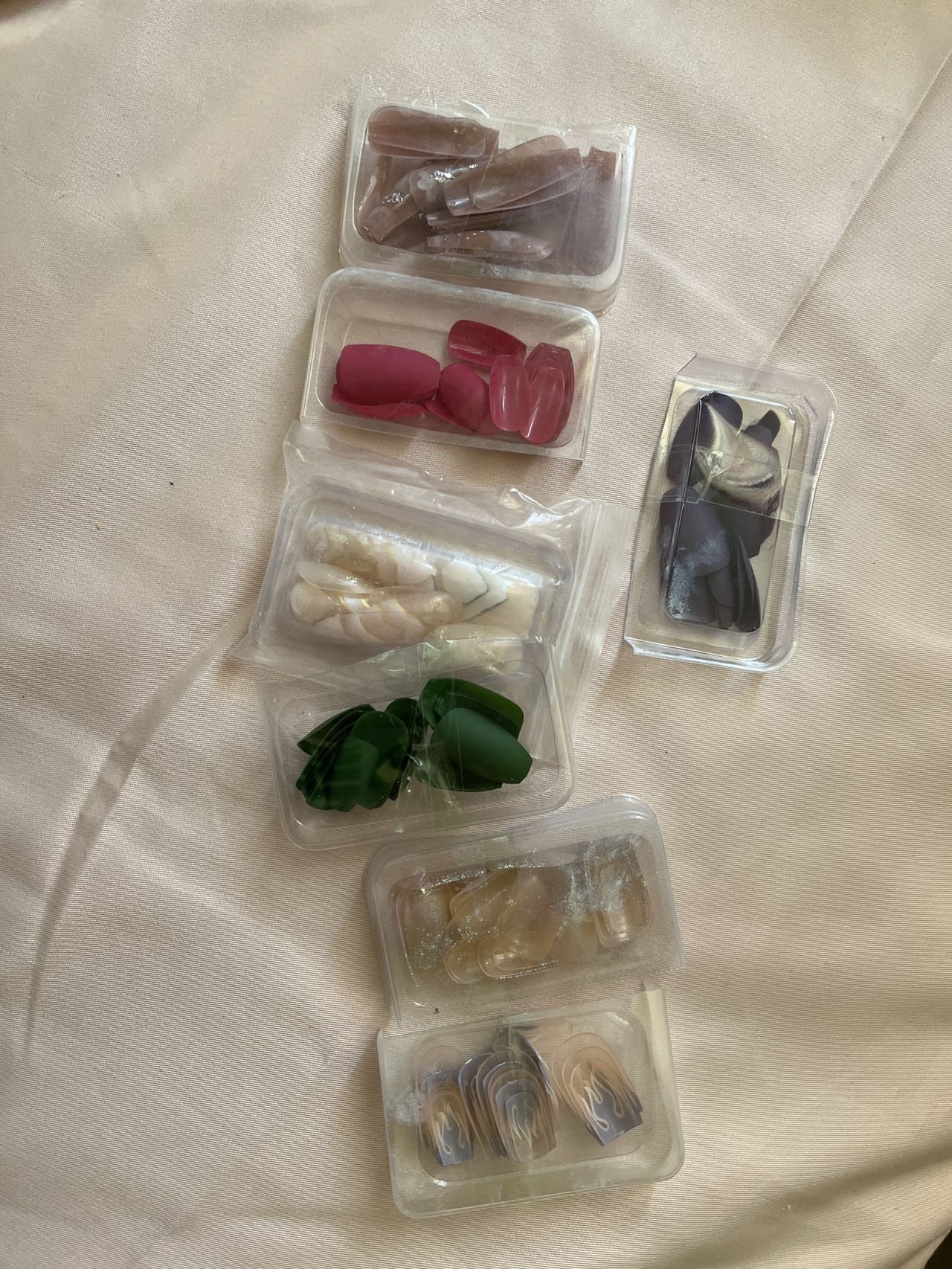 美甲甲片 加胶水