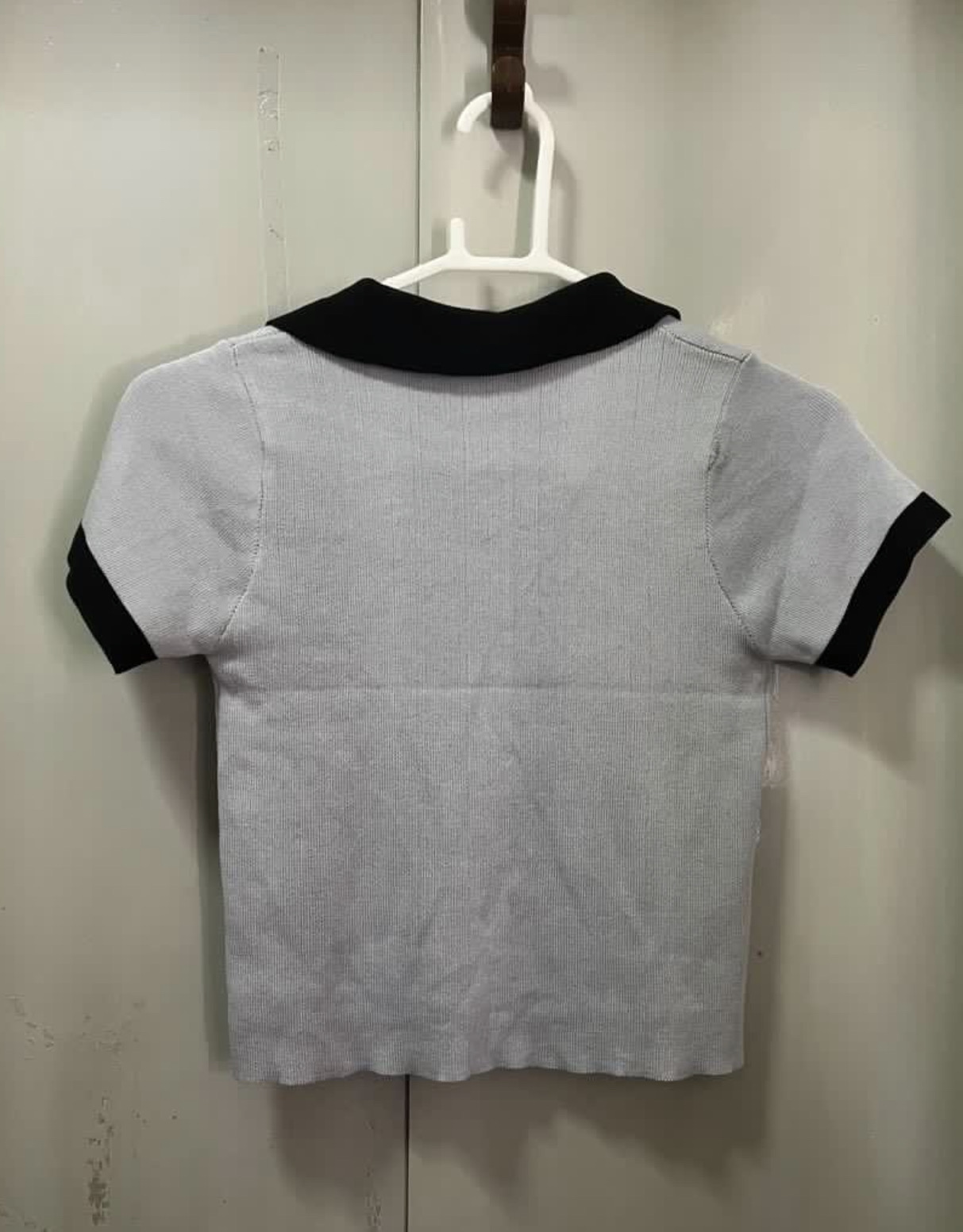 女裝灰色上衣有彈性短裝