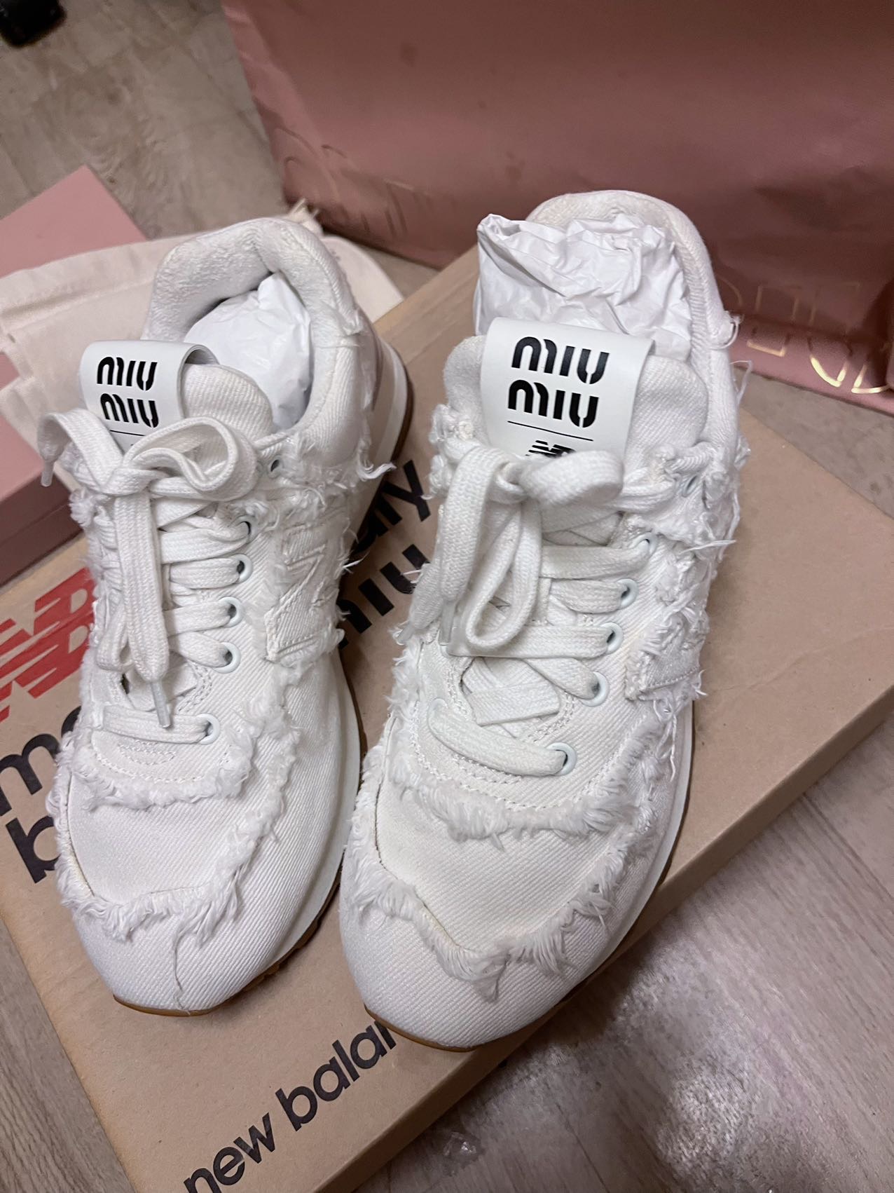 Miu Miu 新百伦联名