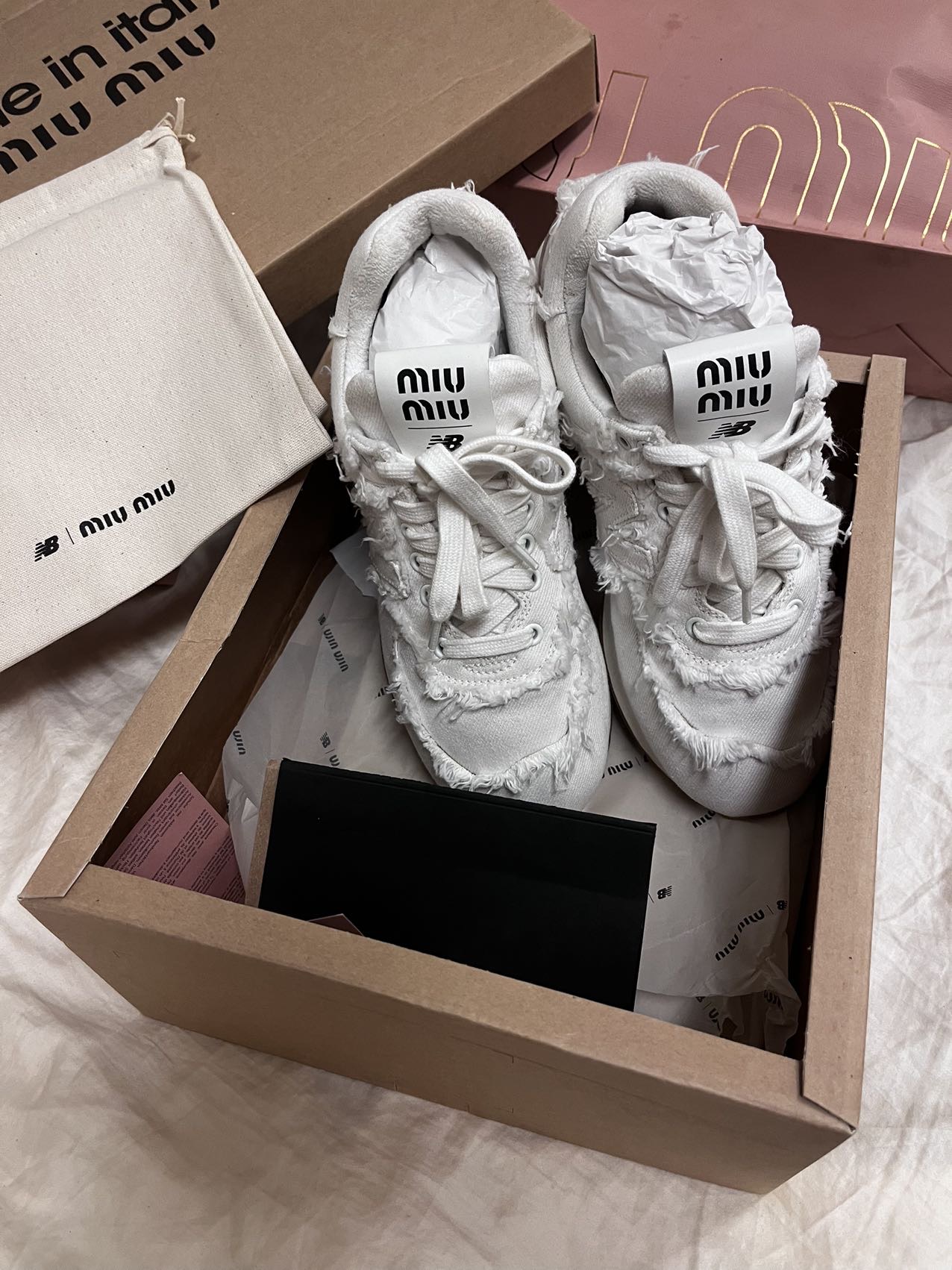 Miu Miu 新百伦联名