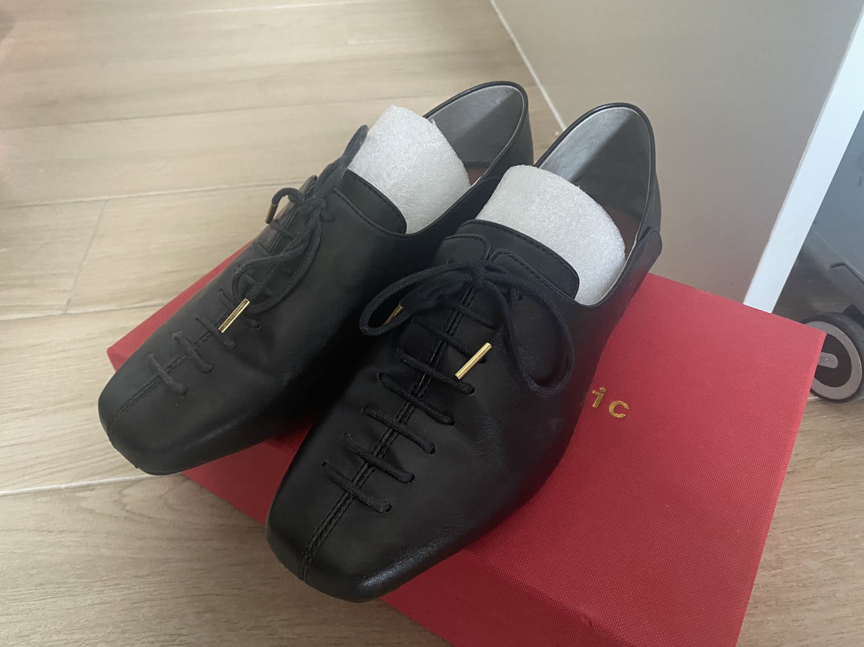 九九新小皮鞋