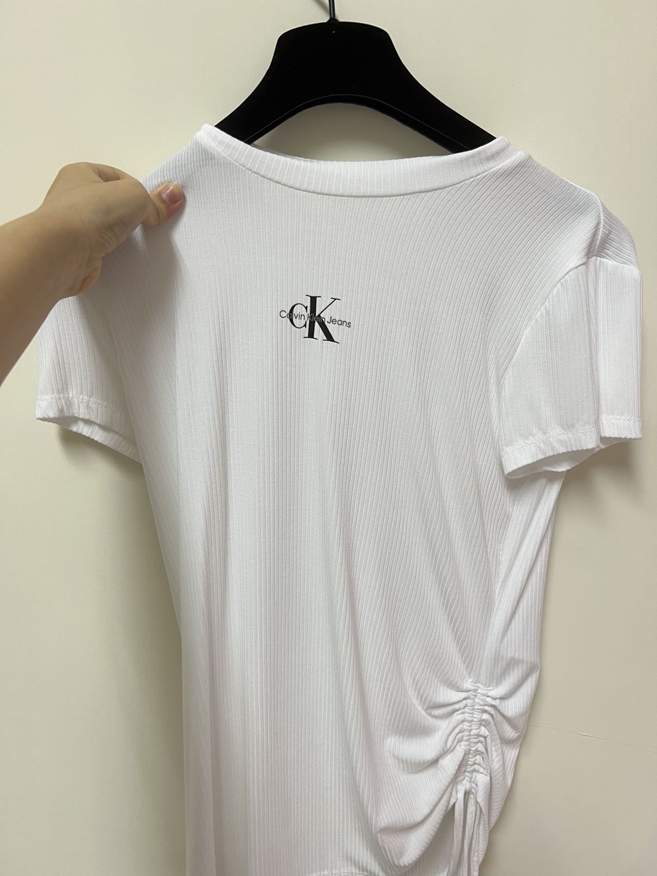 ck短上衣 jennie同款