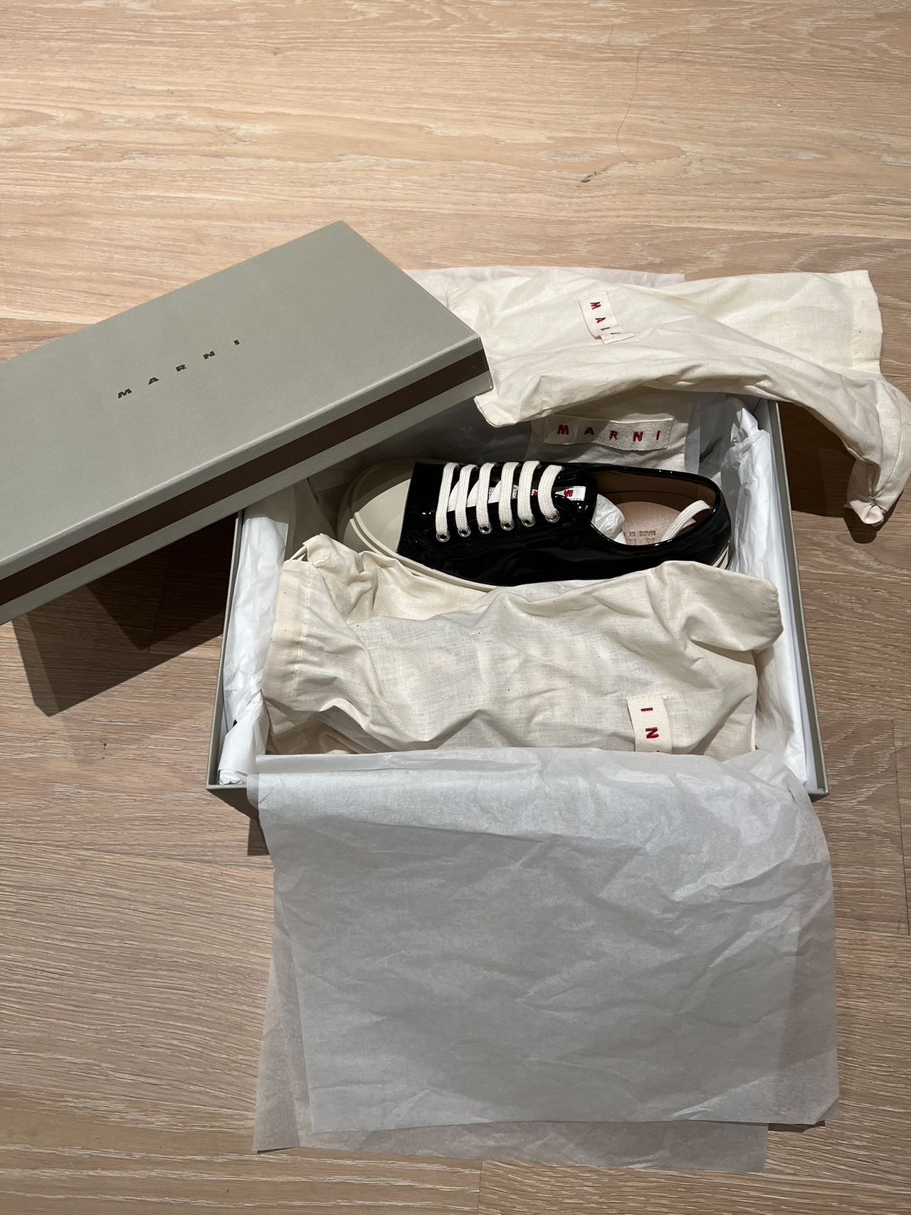 2022新季38碼Marni黑色漆皮大頭鞋