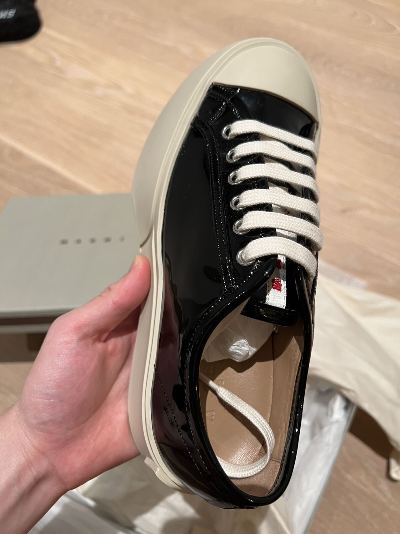 2022新季38碼Marni黑色漆皮大頭鞋