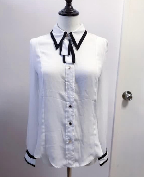 [女裝] 雪紡假領結金色鈕釦長袖上衣(白色) SHIRT (SIZE S-M)