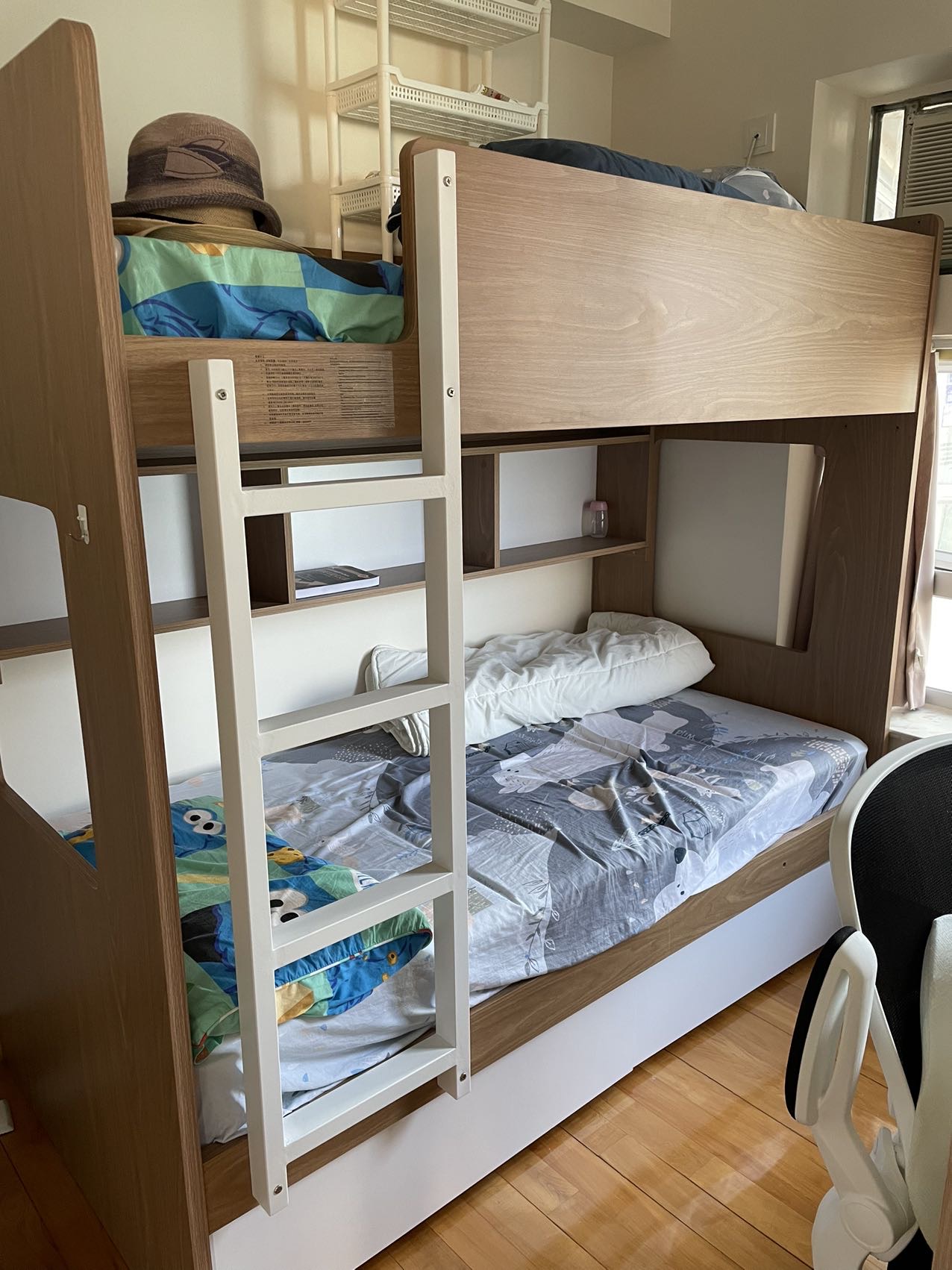 九成新双层床带两个床垫