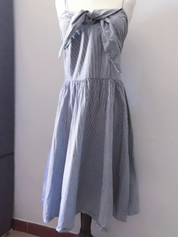 Metersbonwe 藍色條紋綁結吊帶連身裙 DRESS (SIZE L)