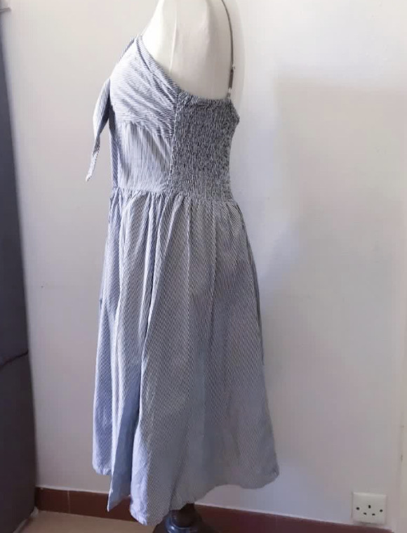 Metersbonwe 藍色條紋綁結吊帶連身裙 DRESS (SIZE L)