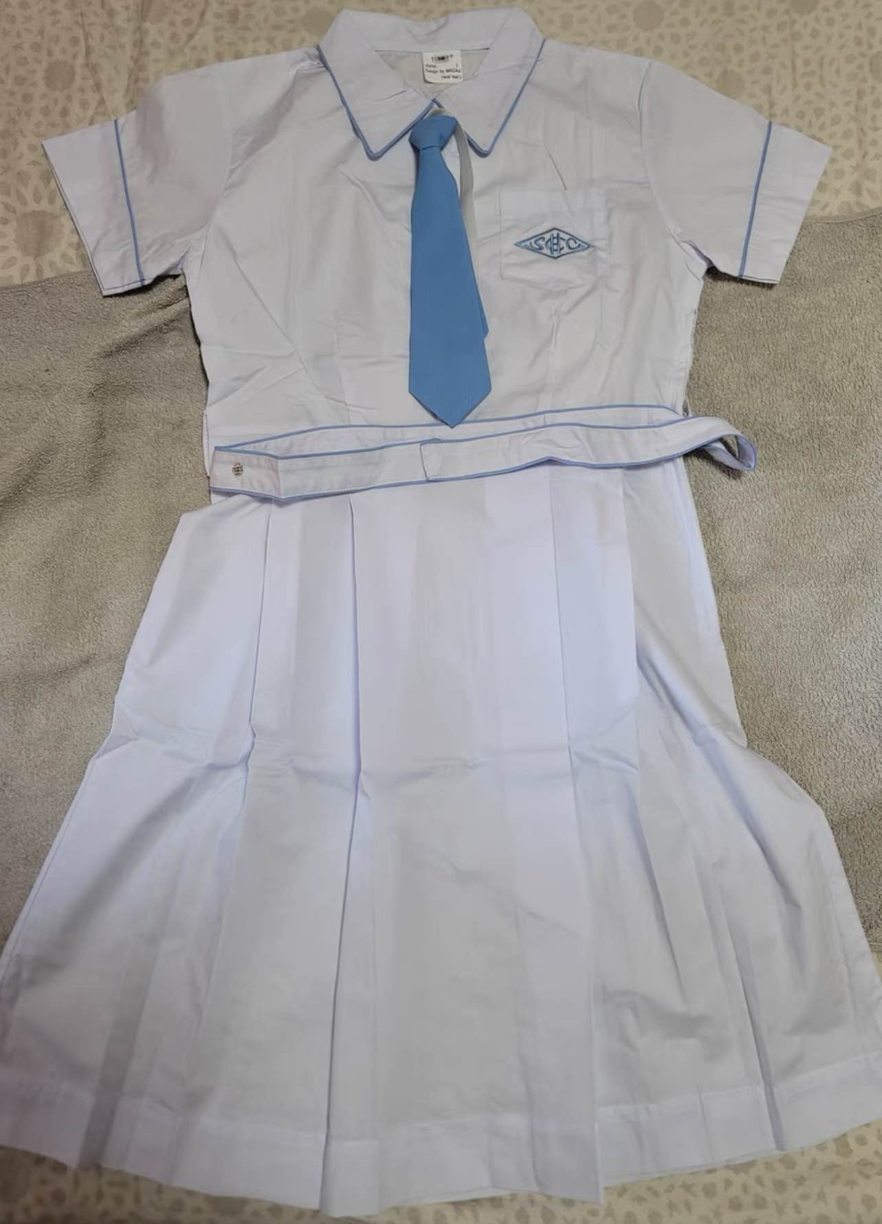 澳门圣心英文校服