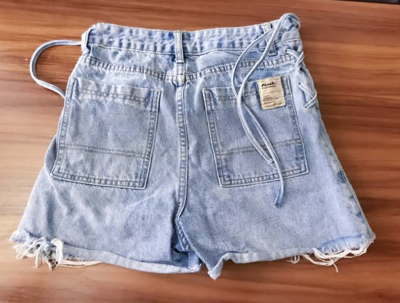 高腰A LINE 瘦腿 綁帶 牛仔褲 SHORTS (SIZE S)