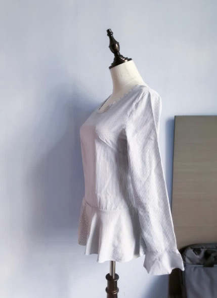 藍色圓領前短後長荷葉邊條紋長袖上衣 (size :m-L)