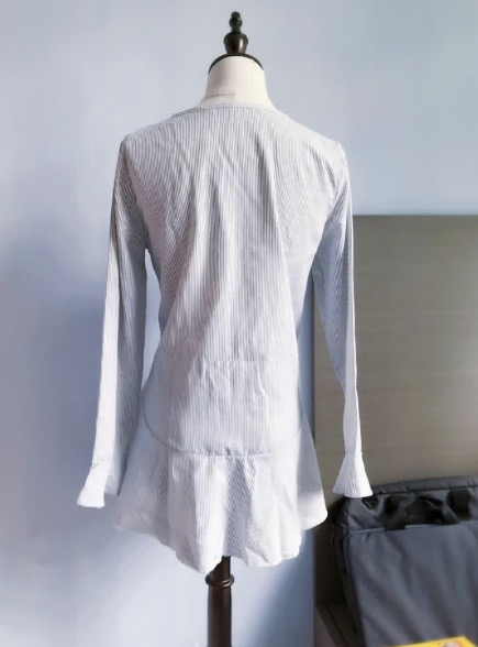 藍色圓領前短後長荷葉邊條紋長袖上衣 (size :m-L)