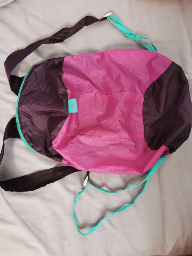 超轻便可收起双肩包