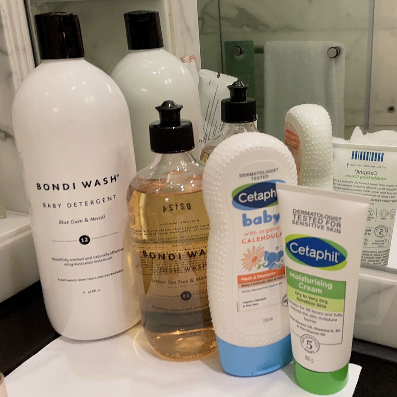 婴儿洗衣液洗奶瓶洗头洗澡面霜