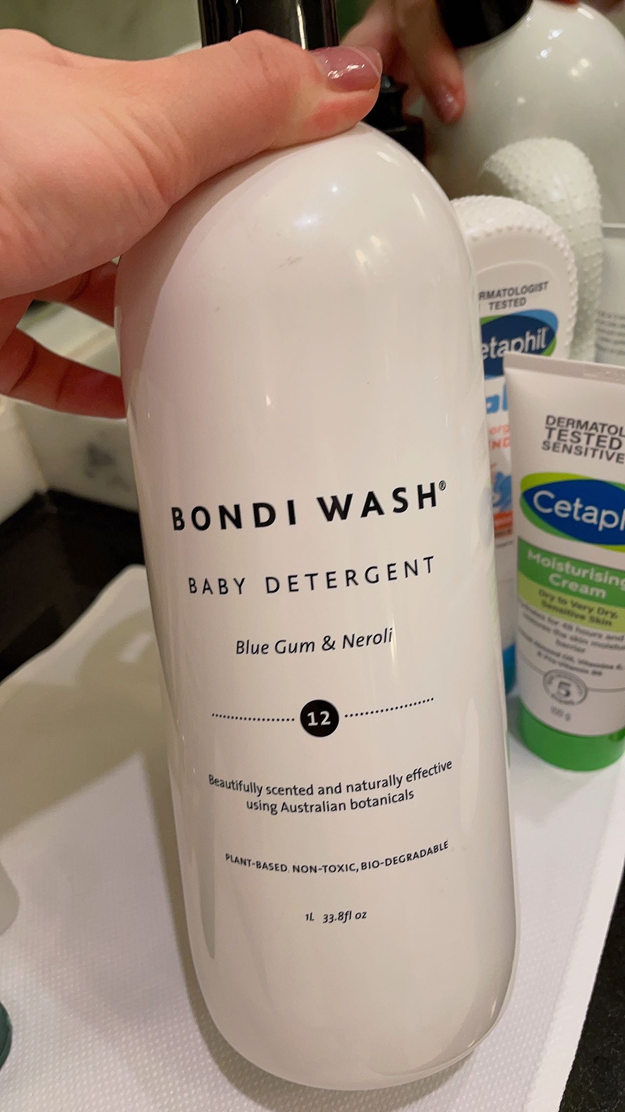 婴儿洗衣液洗奶瓶洗头洗澡面霜