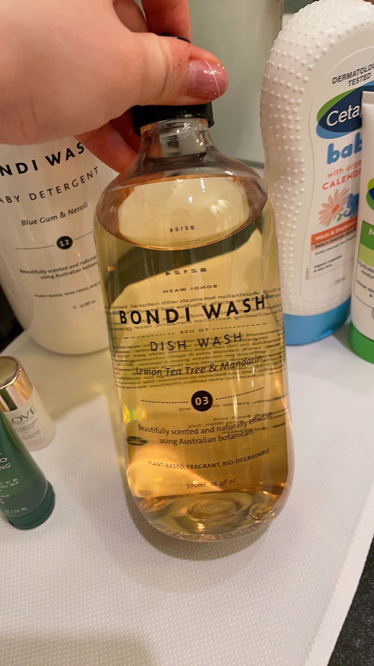 婴儿洗衣液洗奶瓶洗头洗澡面霜